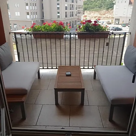 Apartament Mel *